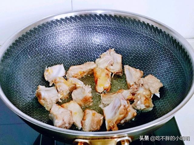 黄豆烧排骨简单做法（这样做的黄豆烧排骨香而不腻）(4)