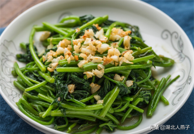 ​夏天吃什么才能美白（天气炎热，最适合吃3菜3瓜2汤，美白又清热，关键还便宜