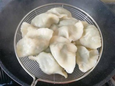 ​水饺怎么煮好吃（饺子怎样煮好吃？教你煮饺子的方法，煮出的饺子更好吃）