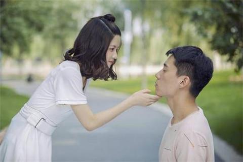 女生约男生去海边有什么目的