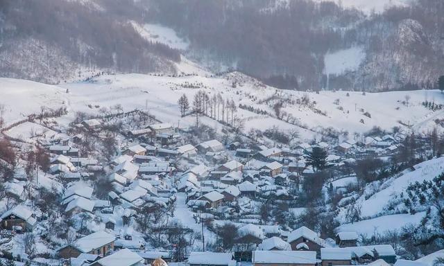 一个默默无闻的山东移民村，凭什么被叫“中国雪村”