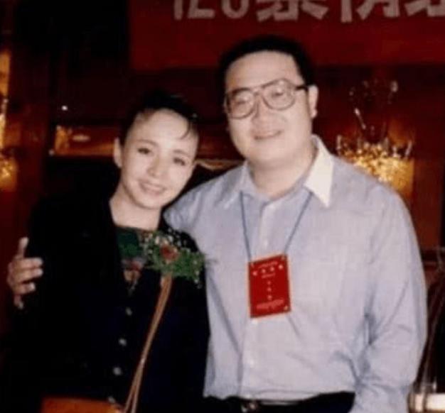 58岁宋丹丹当奶奶，离婚21年的英达示好求和！网友：早干嘛去了