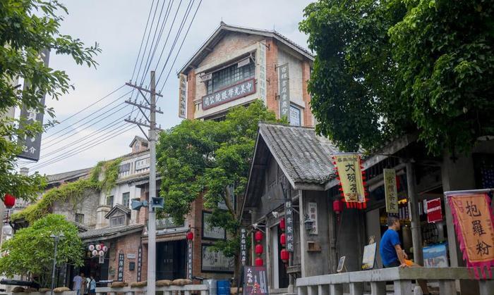 冯小刚花了几十亿修建的电影公社，有人却只因《芳华》而来