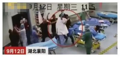 ​老人车祸抢救无效身亡，家属不分青红皂白，围攻殴打无辜医生泄愤