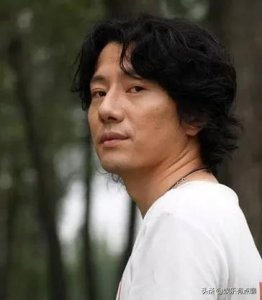 ​郑钧情史：前妻“灰姑娘”陪了他20年，再婚娶小15岁的女明星