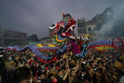 ​被誉为“东方狂欢节”的民俗盛宴，延续千年的宾阳炮龙节神气回归！