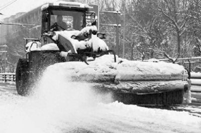 ​大雪封门、车辆被埋、红色预警，东北这场雪为何这么大？